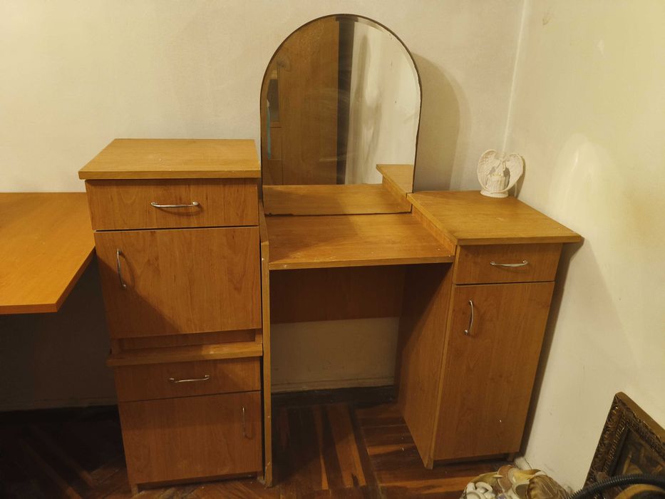 Masă cu (oglindă/sertar/dulap) și 2 noptiere