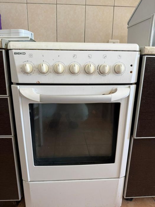 продам духовку Beko