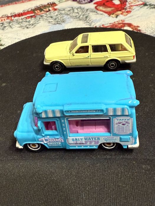 Две  колички Matchbox