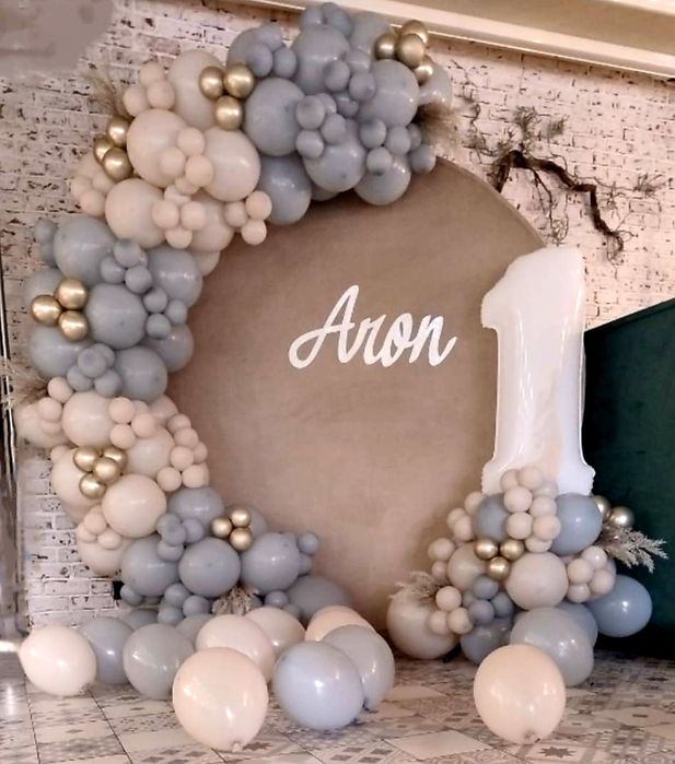 Decor cu baloane,  cabină telefonica, candybar, buchete mireasa