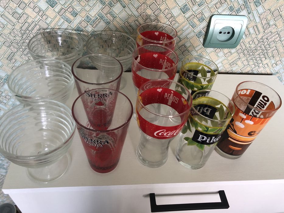 Стаканы и креманки.