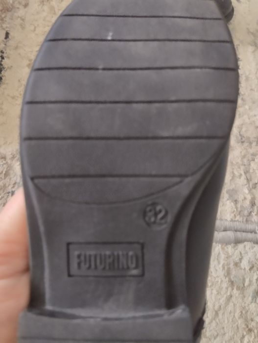 Продам детскую обувь