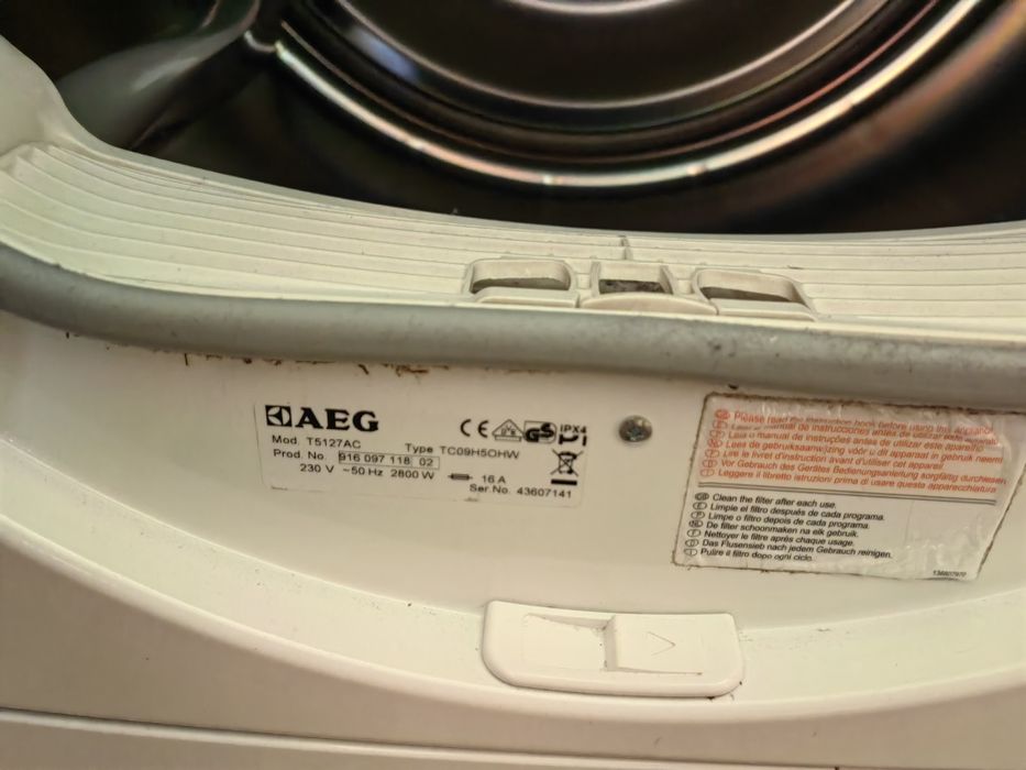 Продавам сушилня AEG