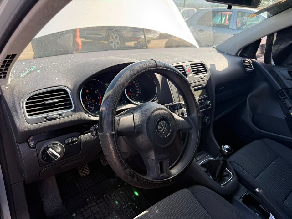Dezmembrez Vw golf 6 Argitie - la7w 2008 1.6 benzina BSE volan stanga