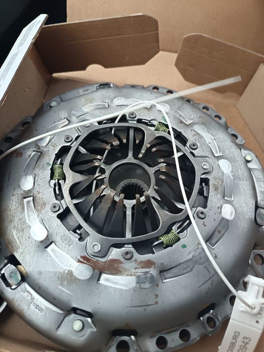 Vând ambreiaj cu masa dubla pentru Peugeot 407 2.0 Diesel de la luk no