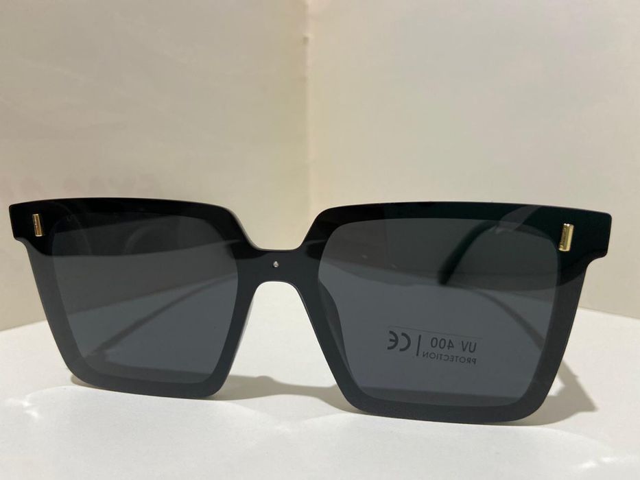 Очки солнцезащитные