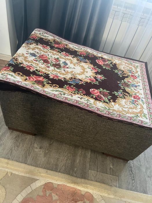 Диван 4,7 метра легкий + пуфы