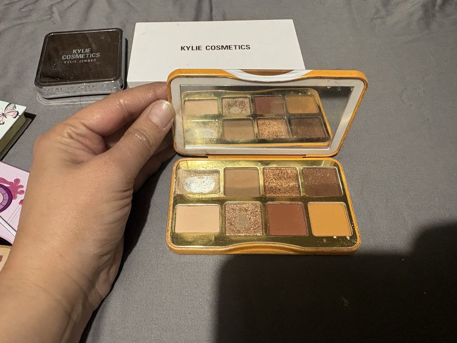 3 палитри Too Faced - в комплект