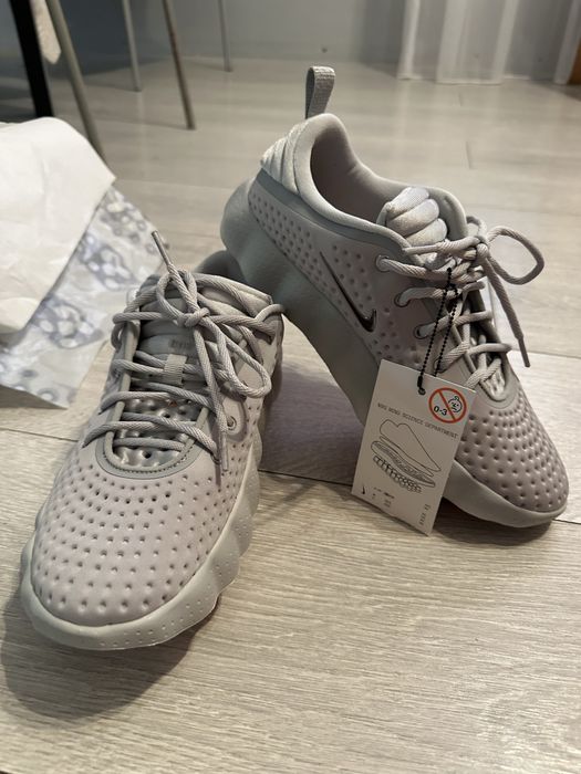 Продам новые кроссовки Nike