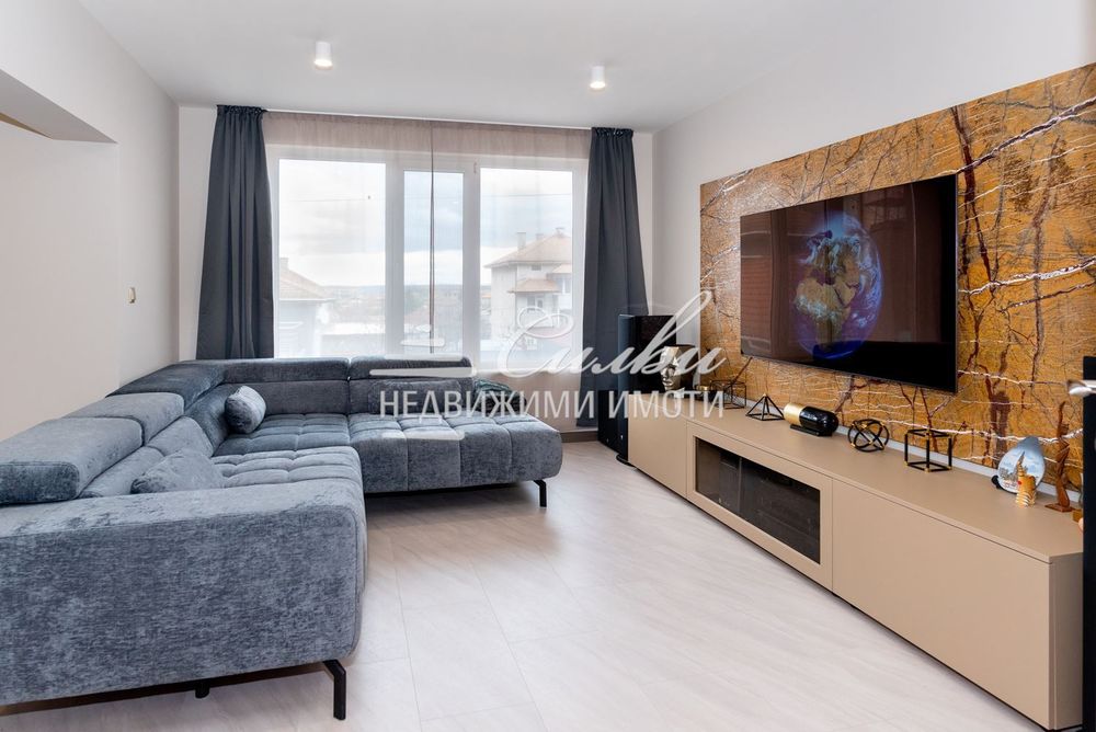 Етаж от къща с ТРИ ГАРАЖА - гр. Велики Преслав!