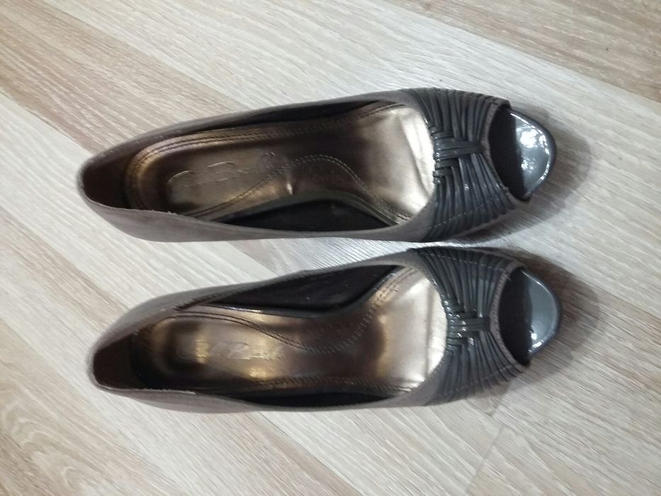 Дамски стилни обувки цвят каки