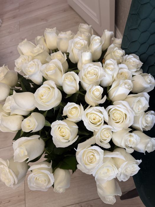 Белые розы 51 шт