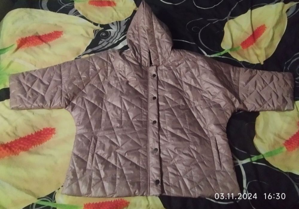 Продам куртку женскую