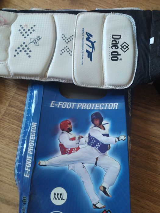 Таекуондо екипировка Dae Do! Протектори, електронни чорапи, добок.