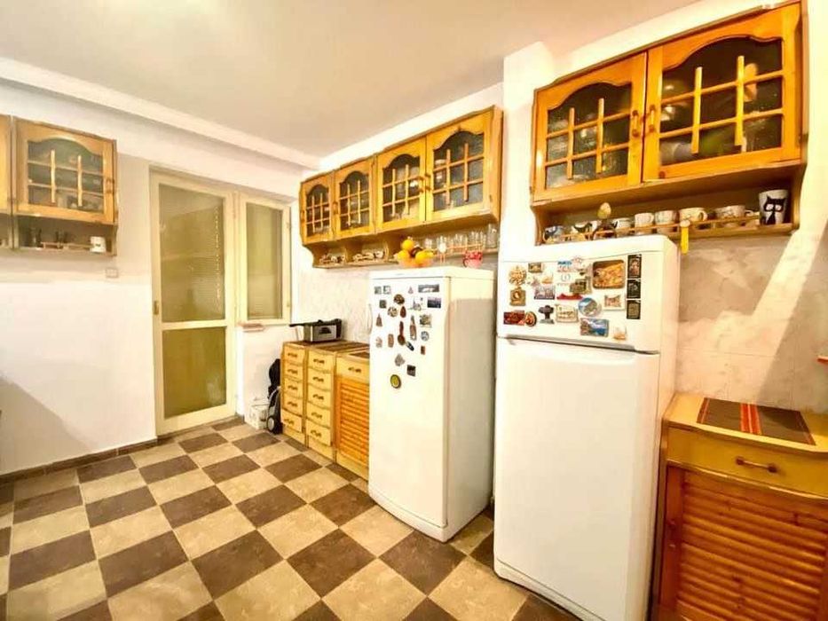 Хладилник с камера