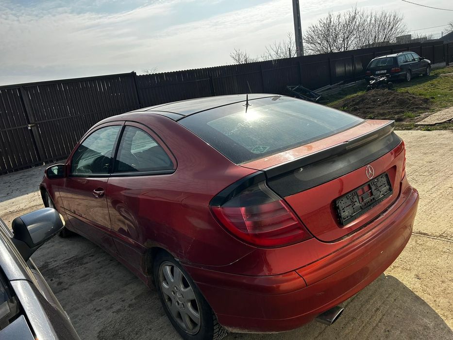 Dezmembrez Mercedes C200 Kompressor