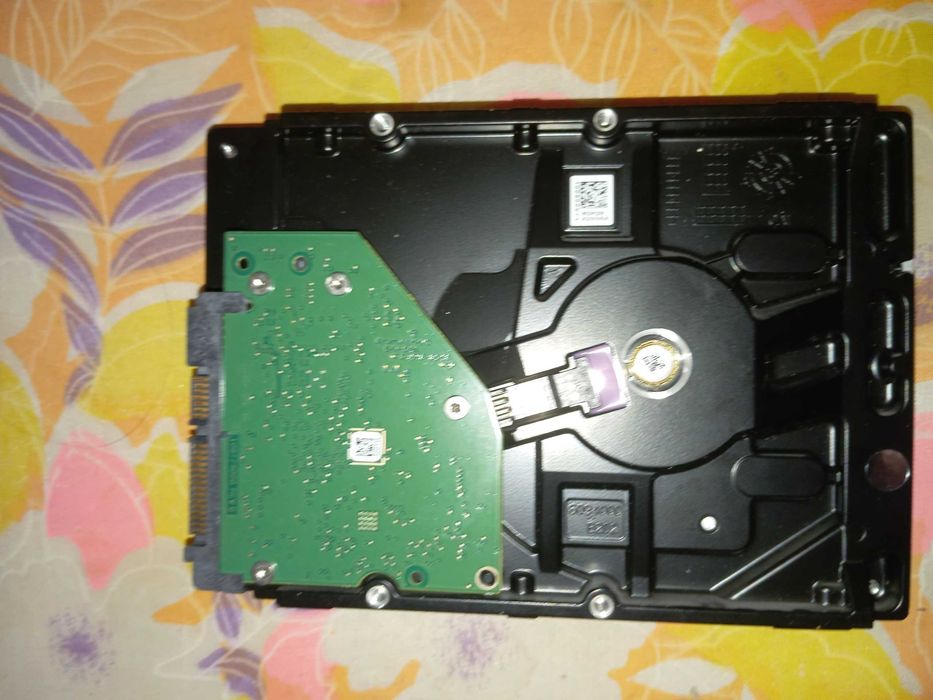 Продам дёшево HDD 1TB Seagate почти новый