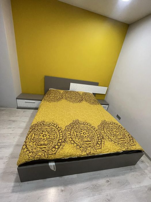 Спалня в комплект със шкафчета и матрак