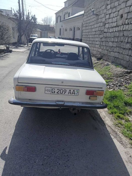 Автомобиль ВАЗ21011