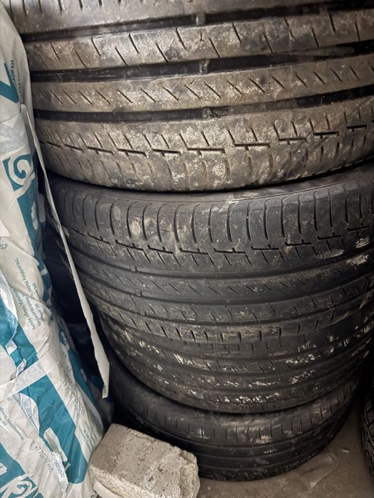 265/45R21 Continental