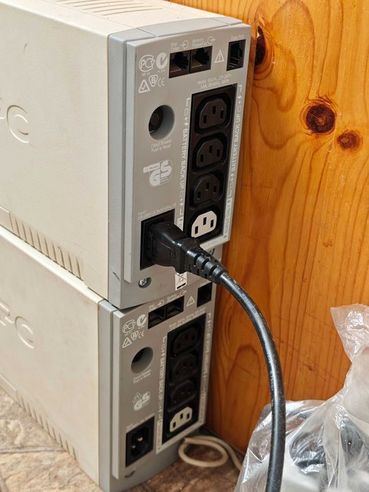 UPS APC Back-ups CS 650 батерията е за смяна, но за тест държи