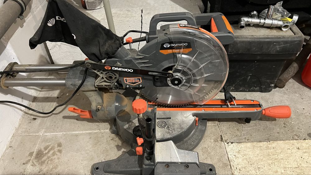 Настолен циркуляр DAEWOO