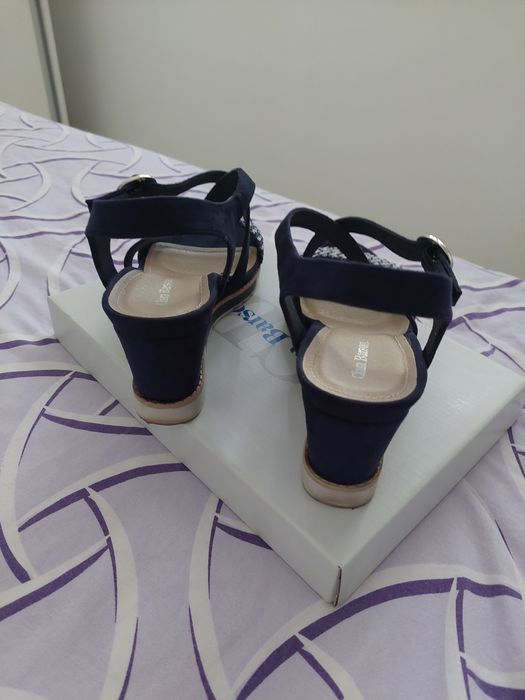 Дамски сини сандали.