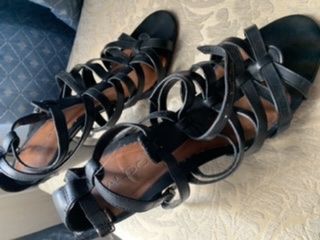 Продаю обувь в отличном состоянии