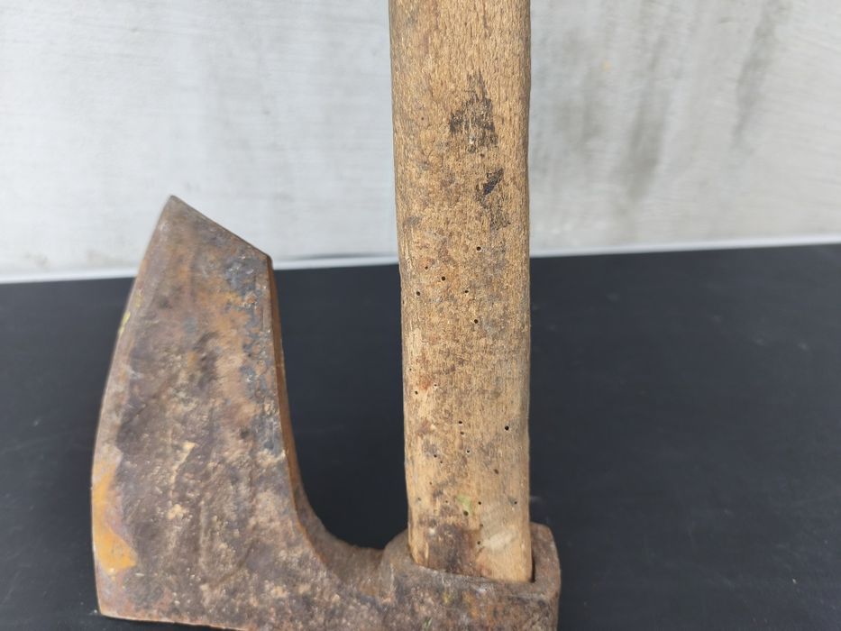 Стара голяма брадва