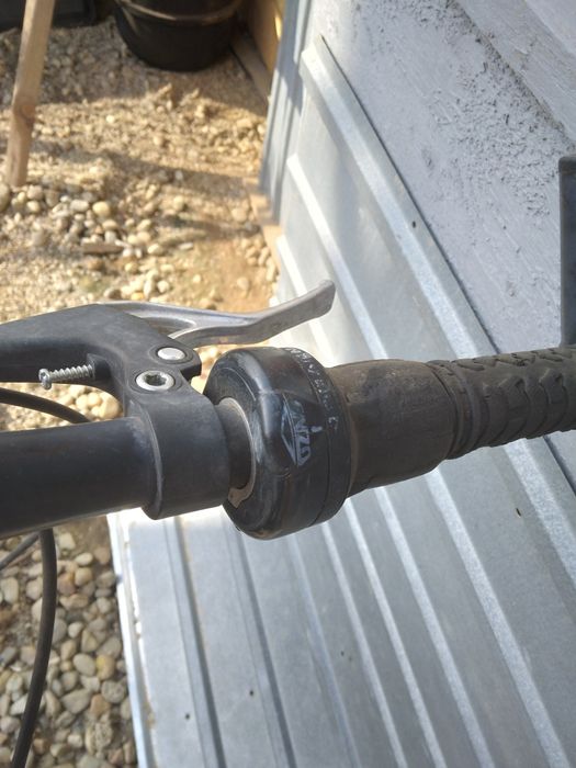 Bicicleta solida aproape noua