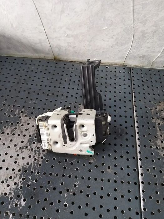 Broasca usa stanga fata dodge caliber p04589409ae