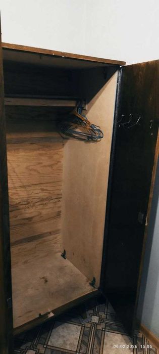 Отдам даром шкаф для одежды советский