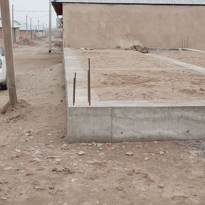Uchastka yer fundament qurilgan