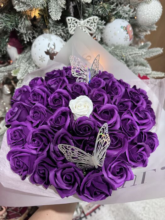 Vand aranjamente cu trandafiri din sapun