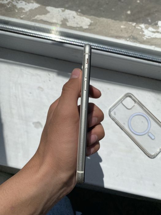 Iphone 11 whitee