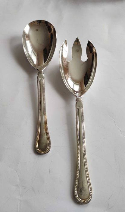 Масивни и големи посребрени прибори за сервиране