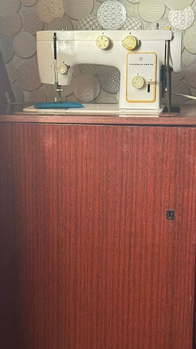 Продам швейную машину "ЧАЙКА"