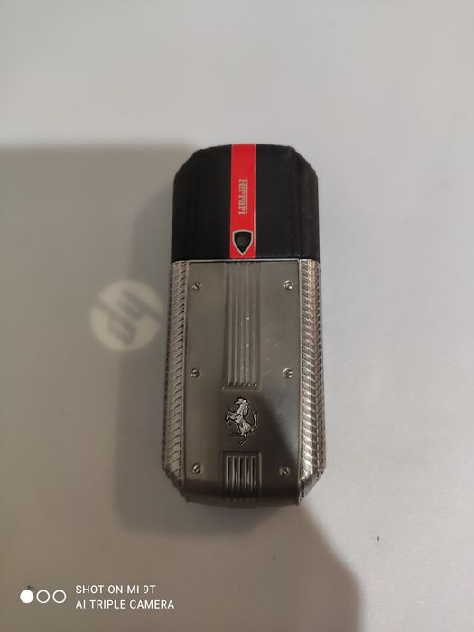 Продам кнопочный телефон ferrari
