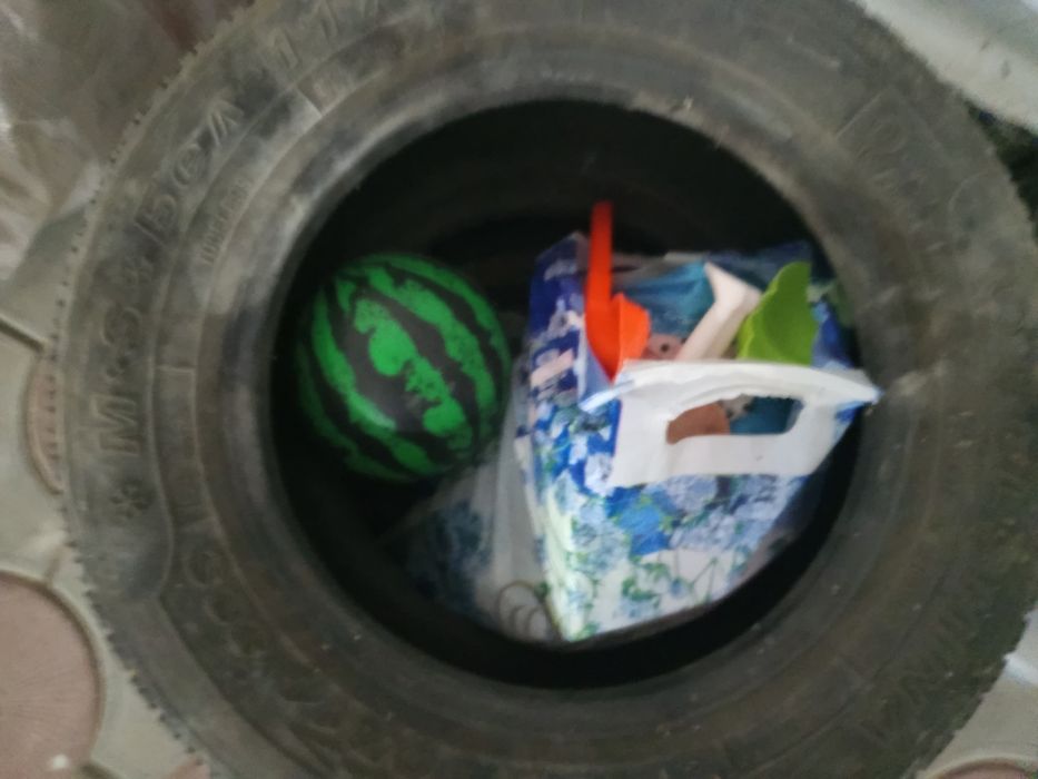 2 Покрышки для машины бу