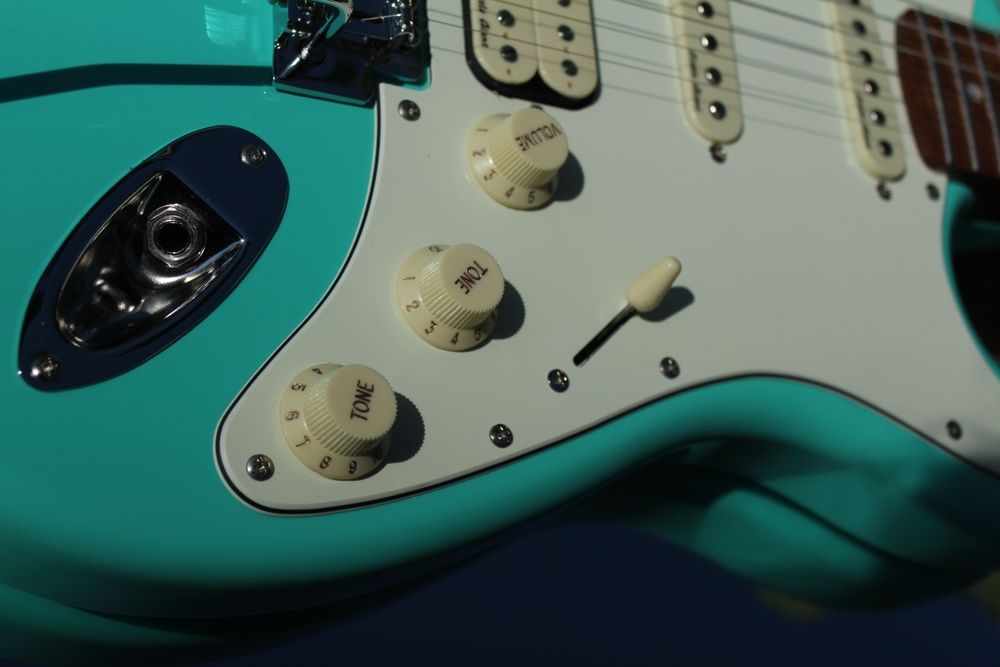 Электрогитара фирмы Saga