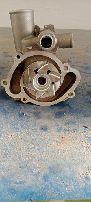 Помпа на УАЗ 409 двигатель