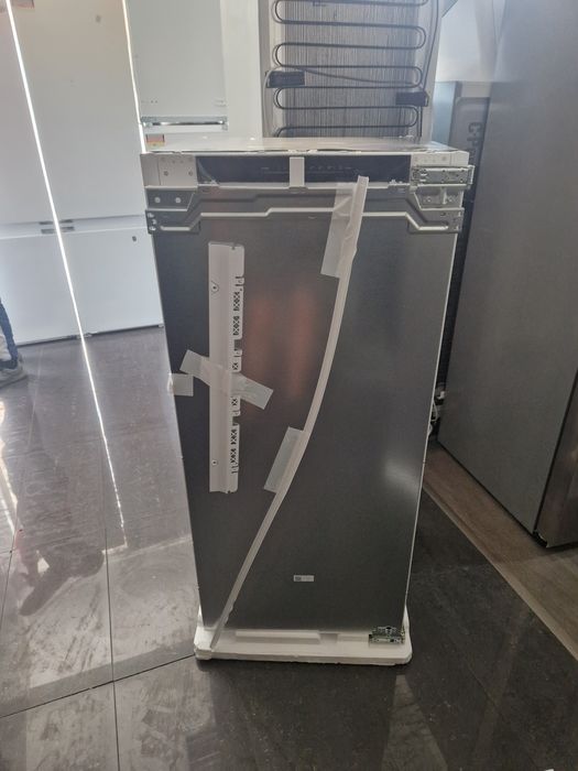 Хладилник за вграждане Bosch 123 см