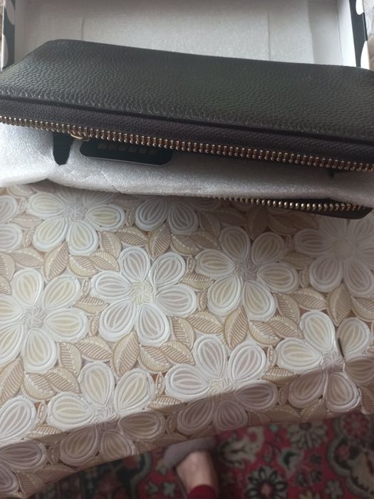 Продаётся кожаный кошелёк KAERBANNU