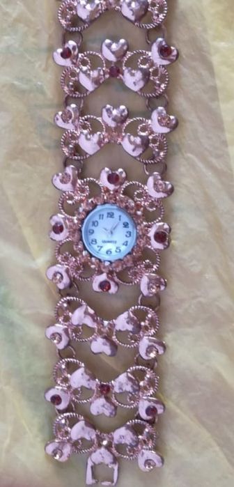 Часы женские с камешками