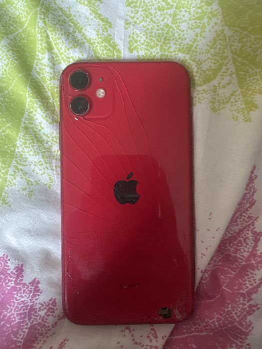 iPhone 11 червен