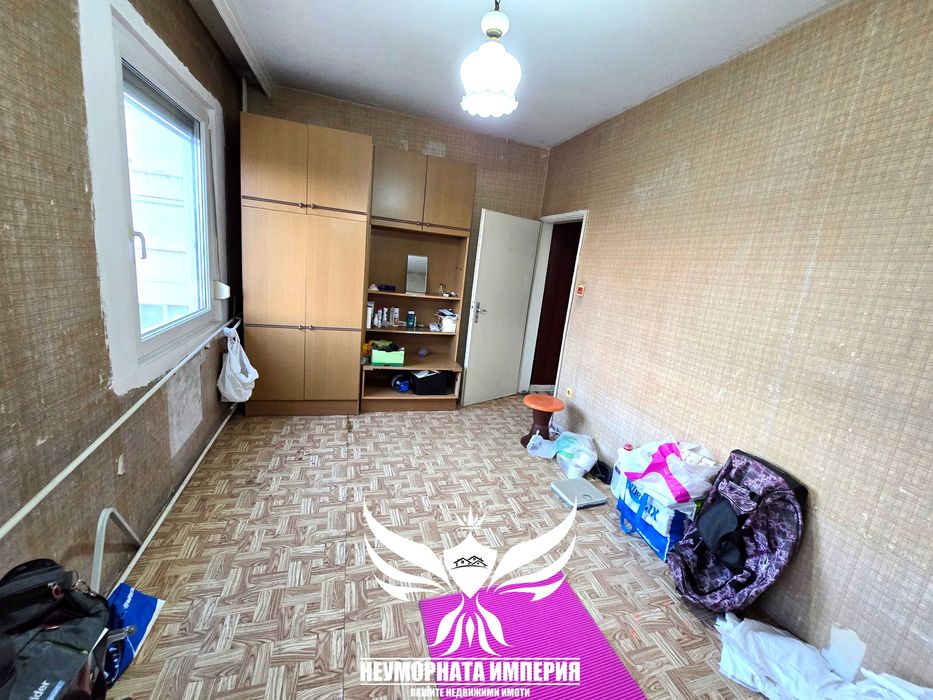 Продавам тристаен/четиристаен апартамент с площ от 94кв.м. на 5етаж в  град Пловдив квартал Тракия