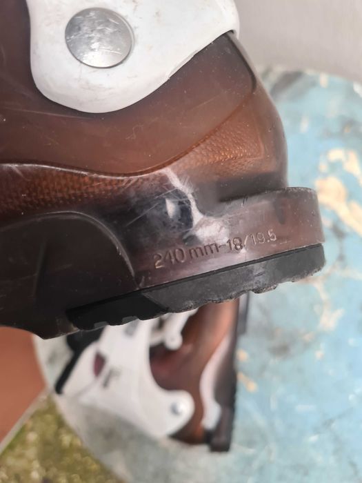 Clăpari Schi Fete Salomon – Mărime 18 / 19.5 240mm – Stare Foarte Bună