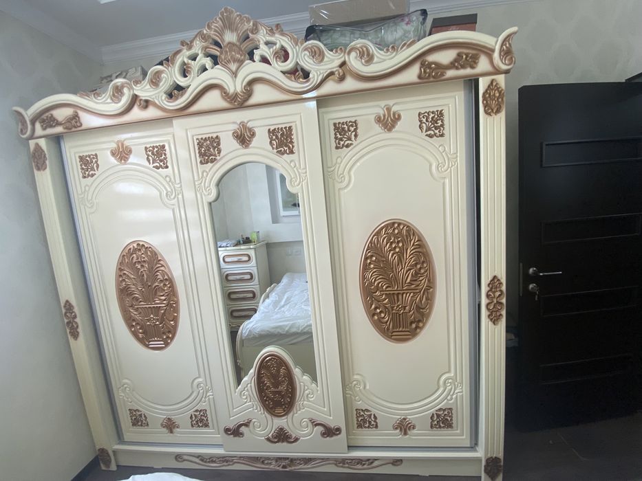 Zor chiroyli mebel MDF