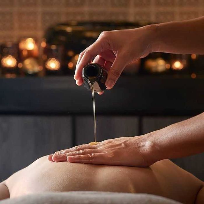 Masaje/cosmetică/manichiură/pedichiuraā/stilizarere sprancene si epilari cu ceara.