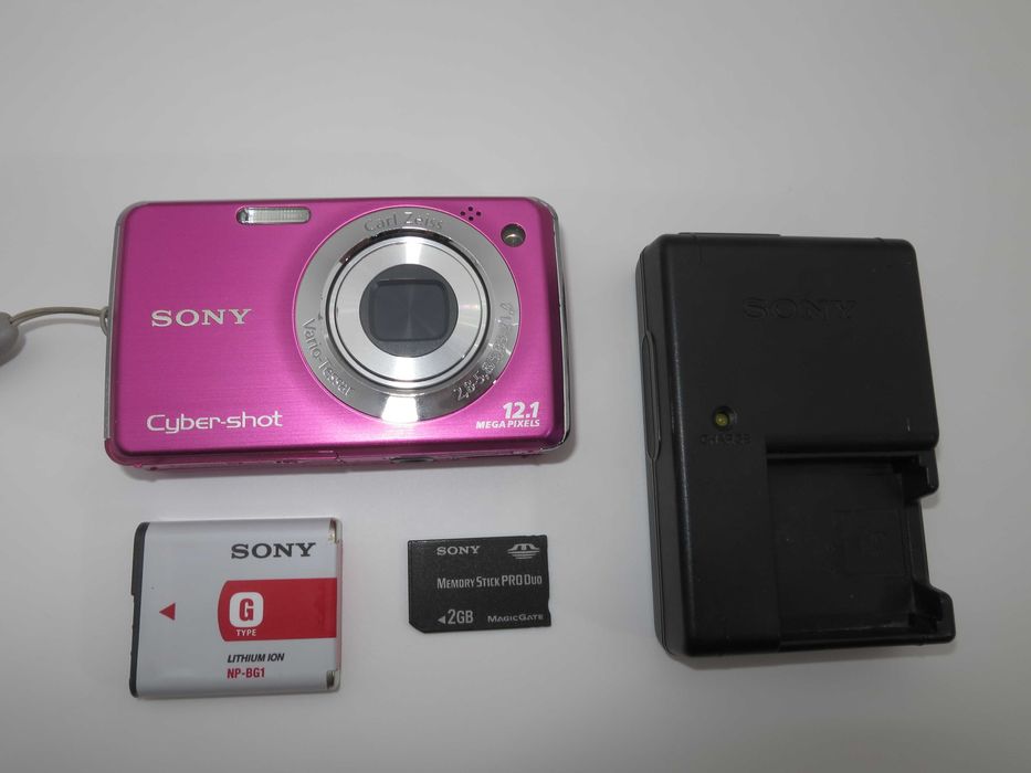 Sony Cyber-shot W220 ултра компактен цифров фотоапарат розов цвят, дигитална камера в отлично състояние комплект, батерия, зарядно, карта памет